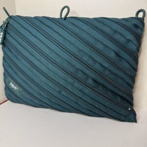 Zip It Green Cushion Cover Pouch Toilet Bag NWOT